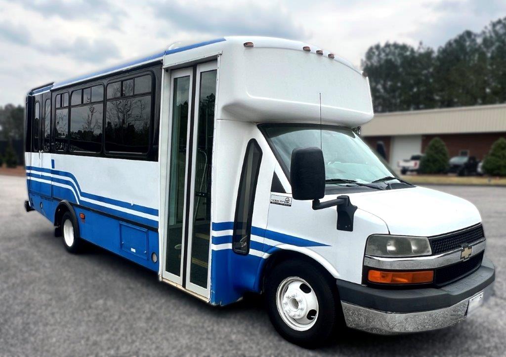 2013 Champion Defender Shuttle Bus