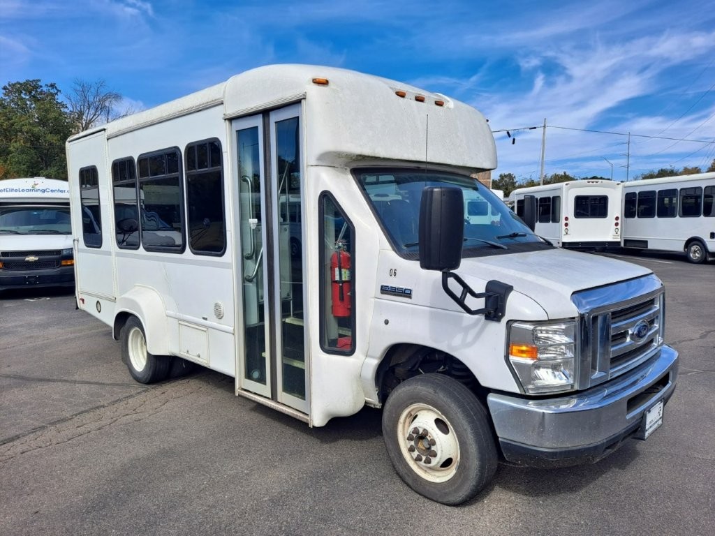 2018 Starcraft Starlite Shuttle Bus