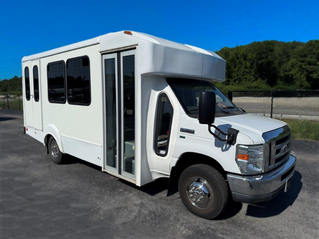 2014 Goshen GCII Shuttle Bus