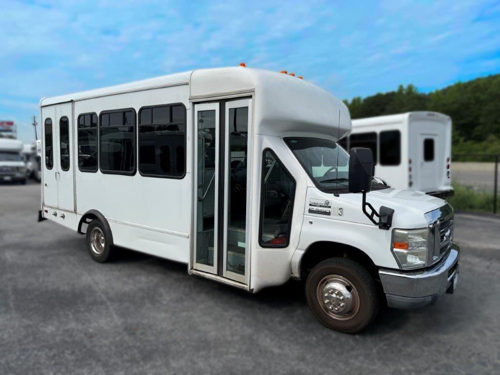 2010 Starcraft Allstar Shuttle Bus