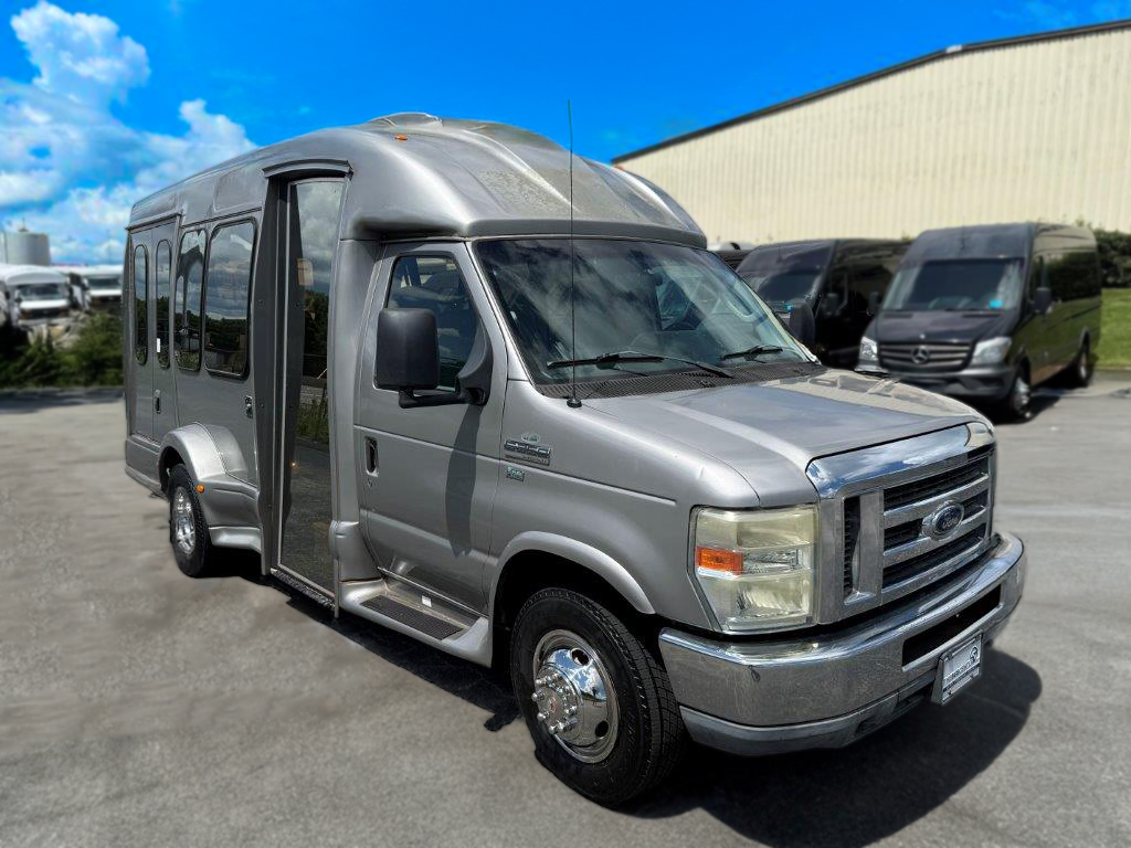 2011 Turtle Top Vanterra Shuttle Bus