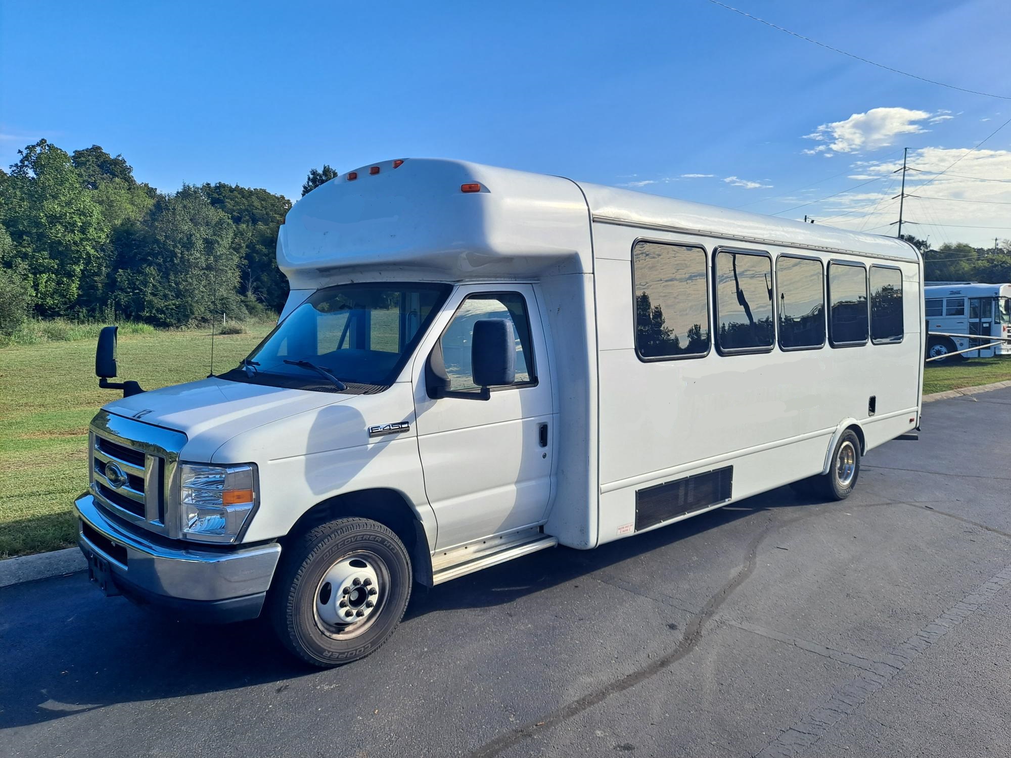 2013 Starcraft Prodigy Shuttle Bus