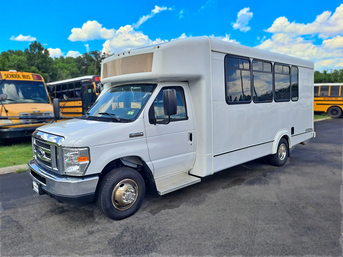 2019 Eldorado Advantage Shuttle Bus
