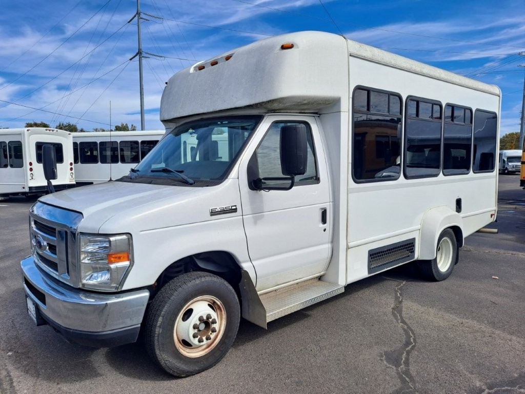 2018 Starcraft Starlite Shuttle Bus