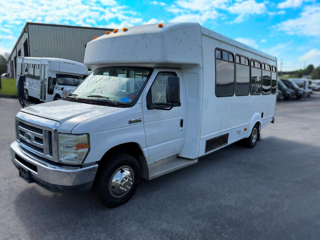2011 Elkhart ECII Shuttle Bus