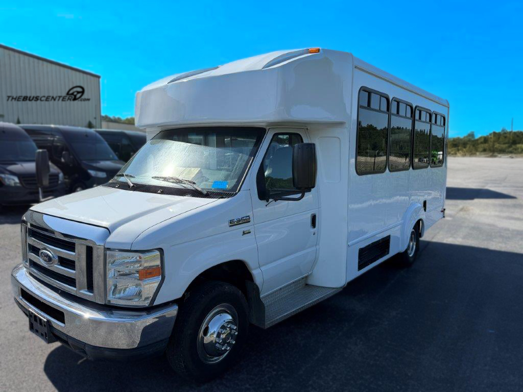 2014 Goshen GCII Shuttle Bus