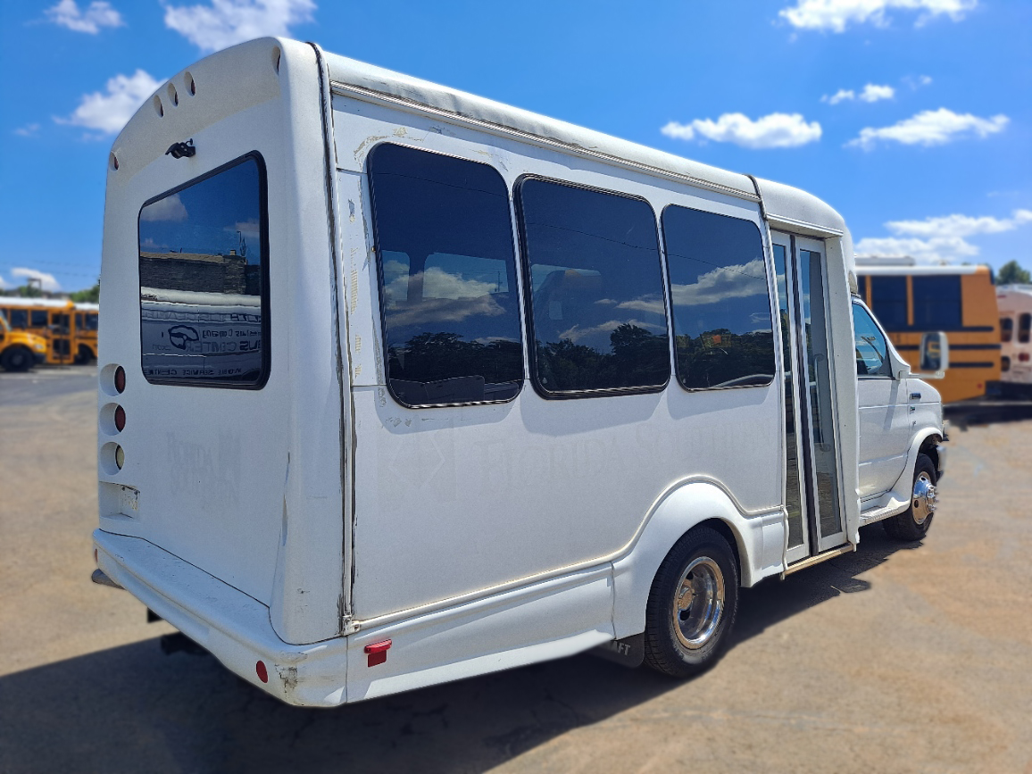 2016 Starcraft Starquest Shuttle Bus