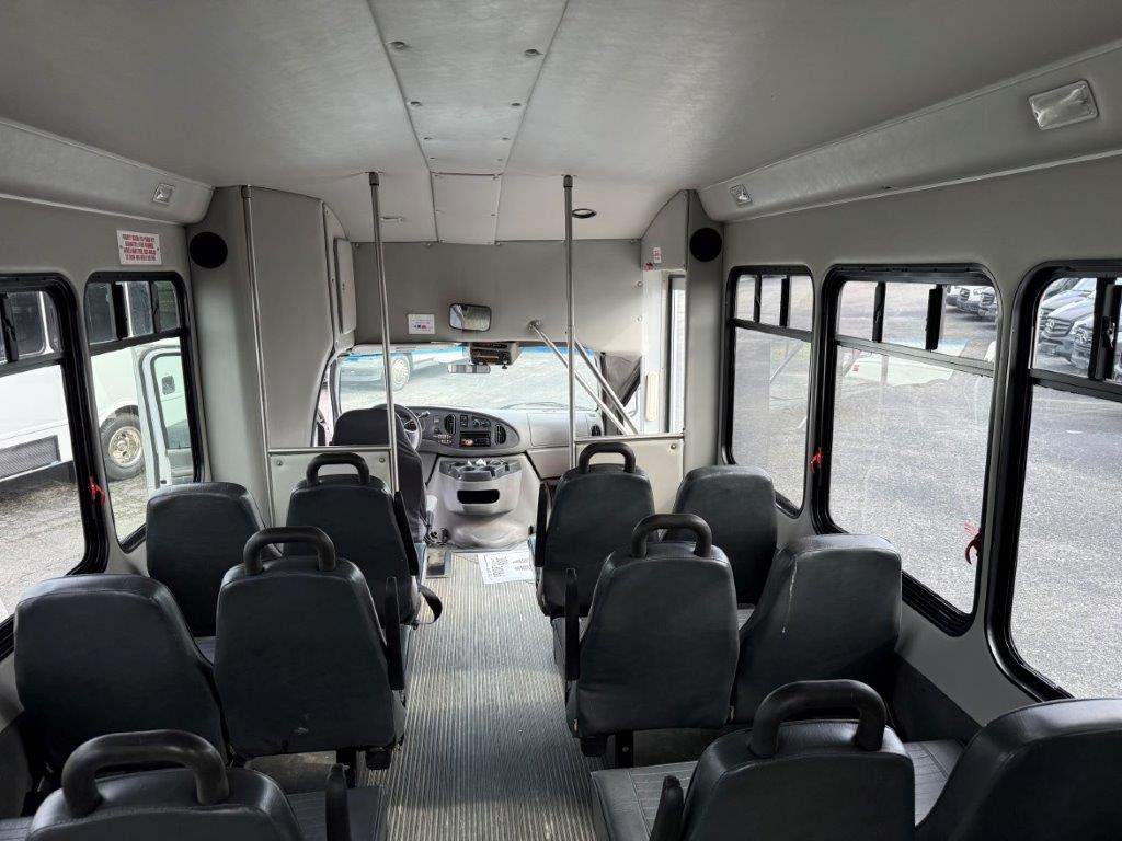 2008 Starcraft Allstar Shuttle Bus