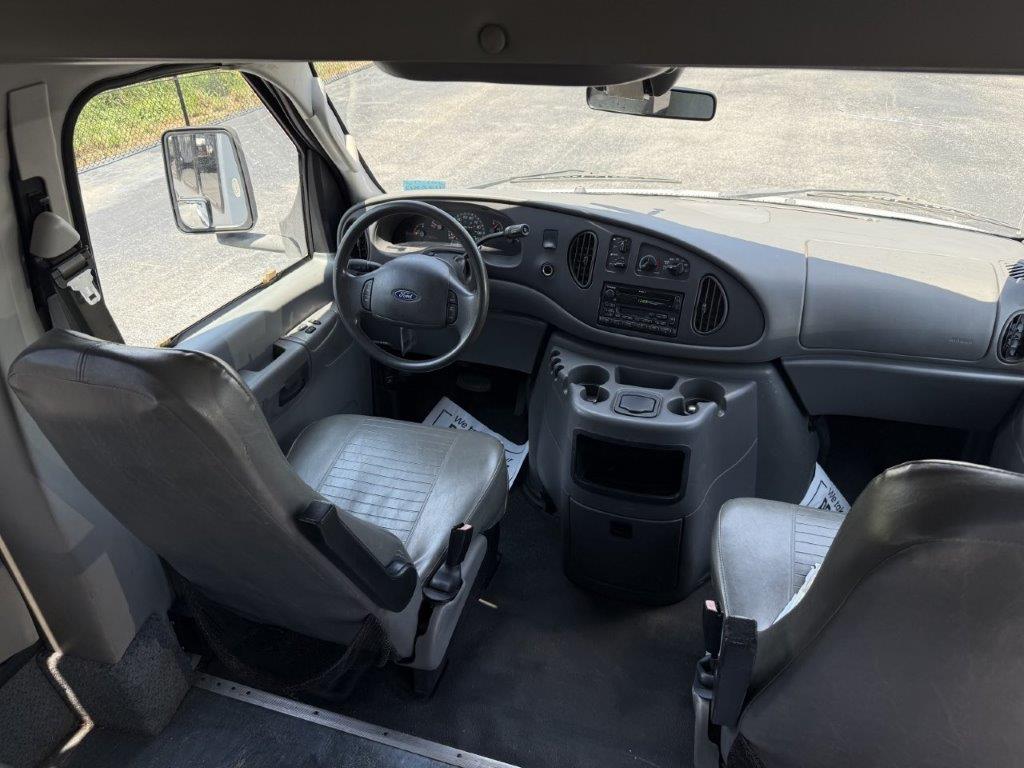 2003 Turtle Top Vanterra Shuttle Bus