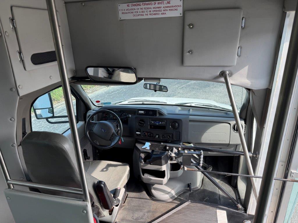 2011 Elkhart ECII Shuttle Bus