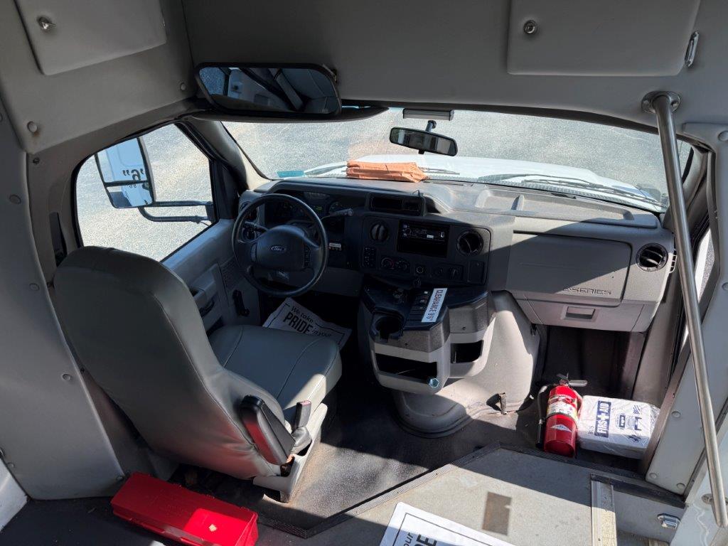 2014 Goshen GCII Shuttle Bus