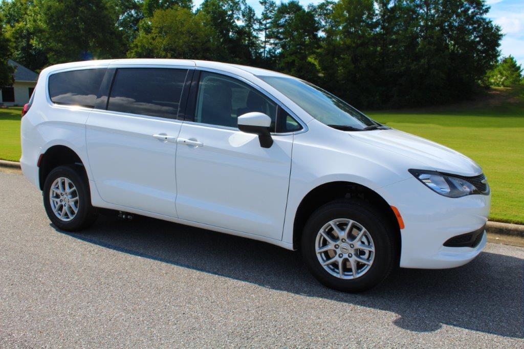 2022 Chrysler Voyager Van