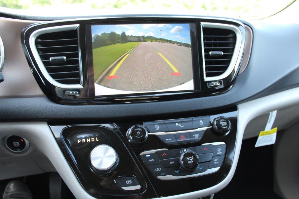 2022 Chrysler Voyager Van