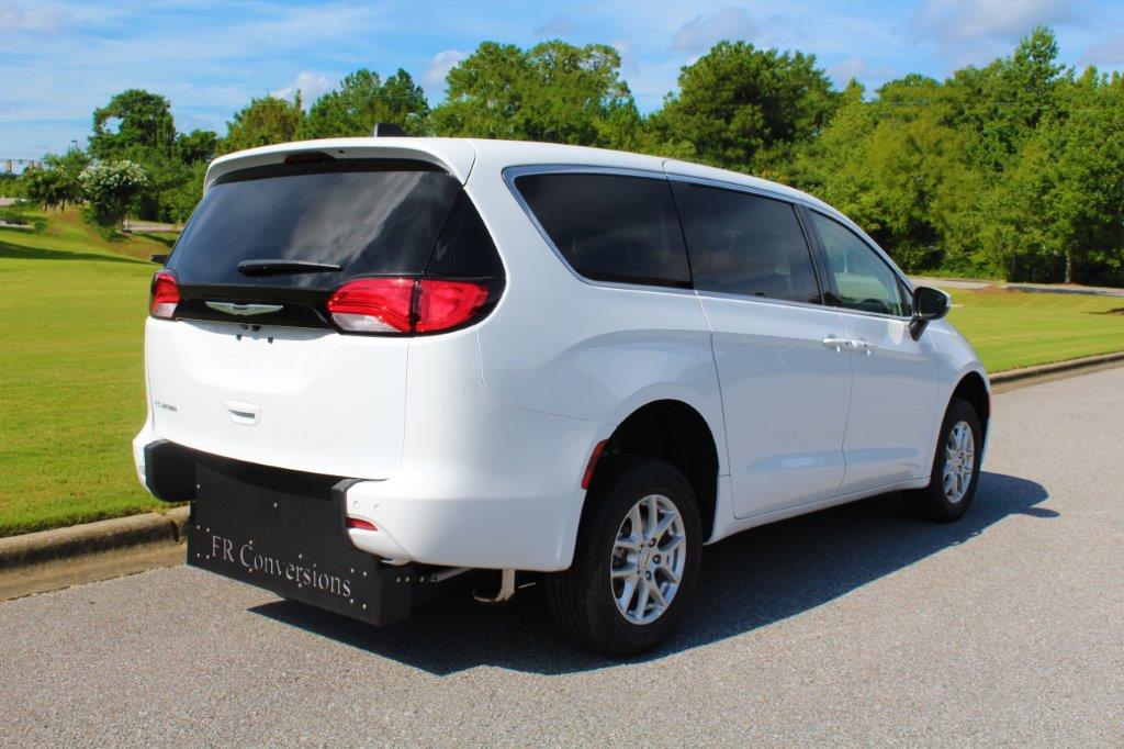 2022 Chrysler Voyager Van