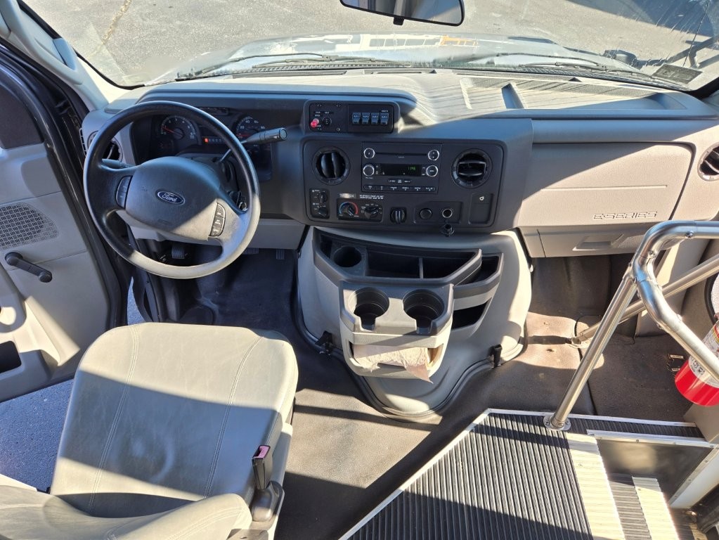 2016 Diamond Coach Shuttle Bus