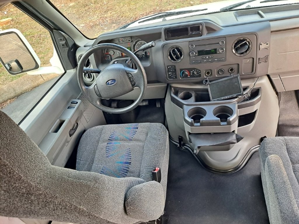 2016 Starcraft Starquest Shuttle Bus