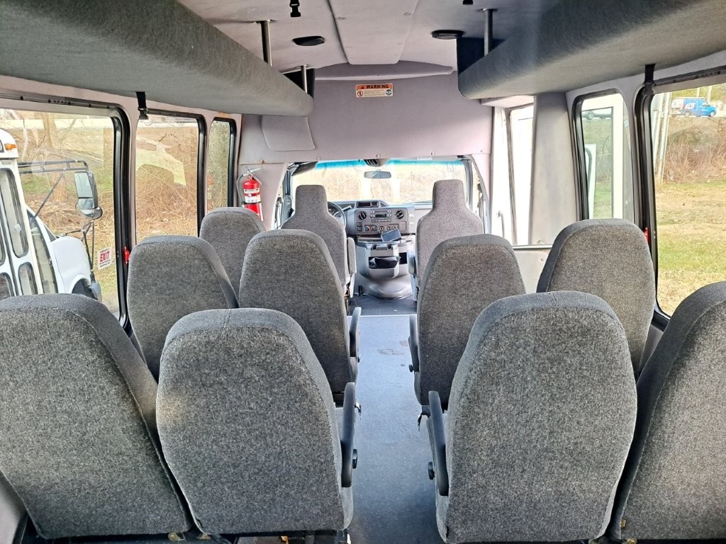 2016 Starcraft Starquest Shuttle Bus