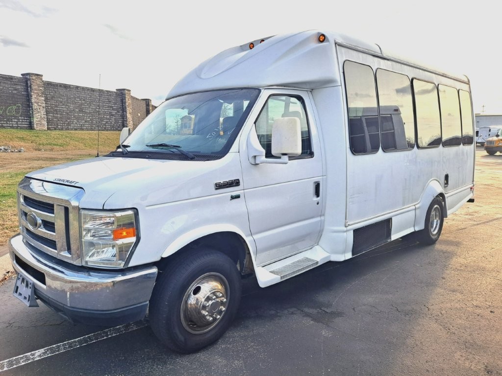 2016 Starcraft Starquest Shuttle Bus