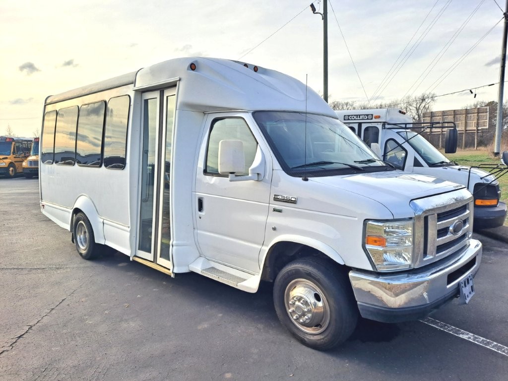 2016 Starcraft Starquest Shuttle Bus