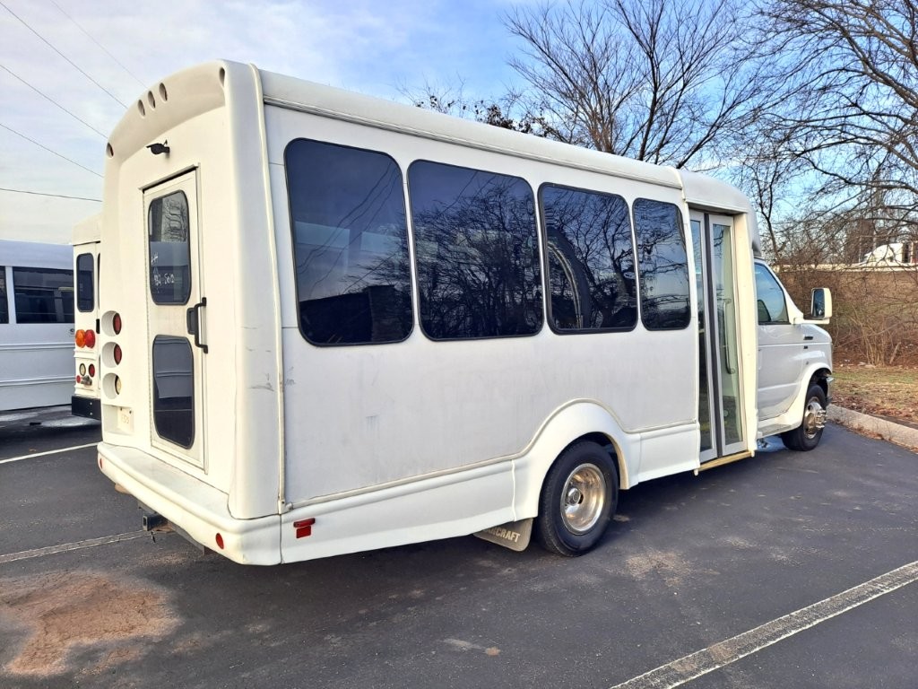 2016 Starcraft Starquest Shuttle Bus