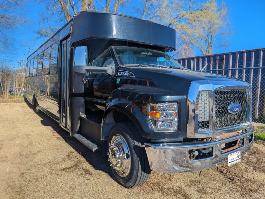 2017 Starcraft Shuttle Bus