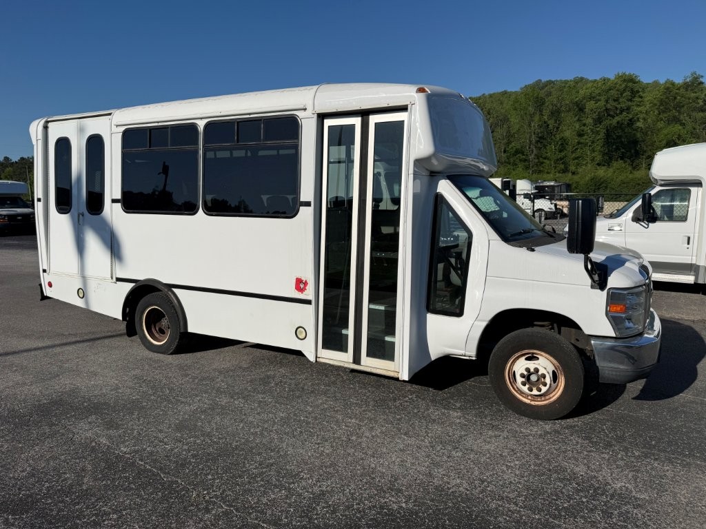 2014 Champion Challenger Shuttle Bus