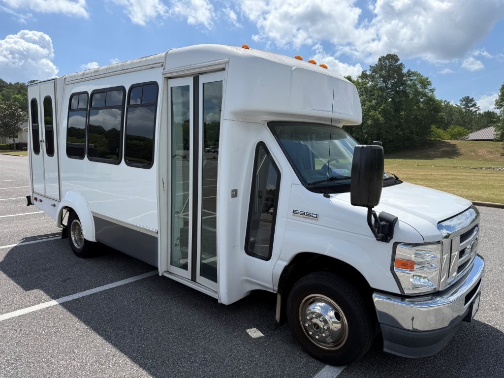 2021 Elkhart Coach ECIIECII Shuttle Bus