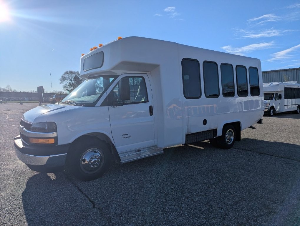 2025 Diamond Shuttle Bus