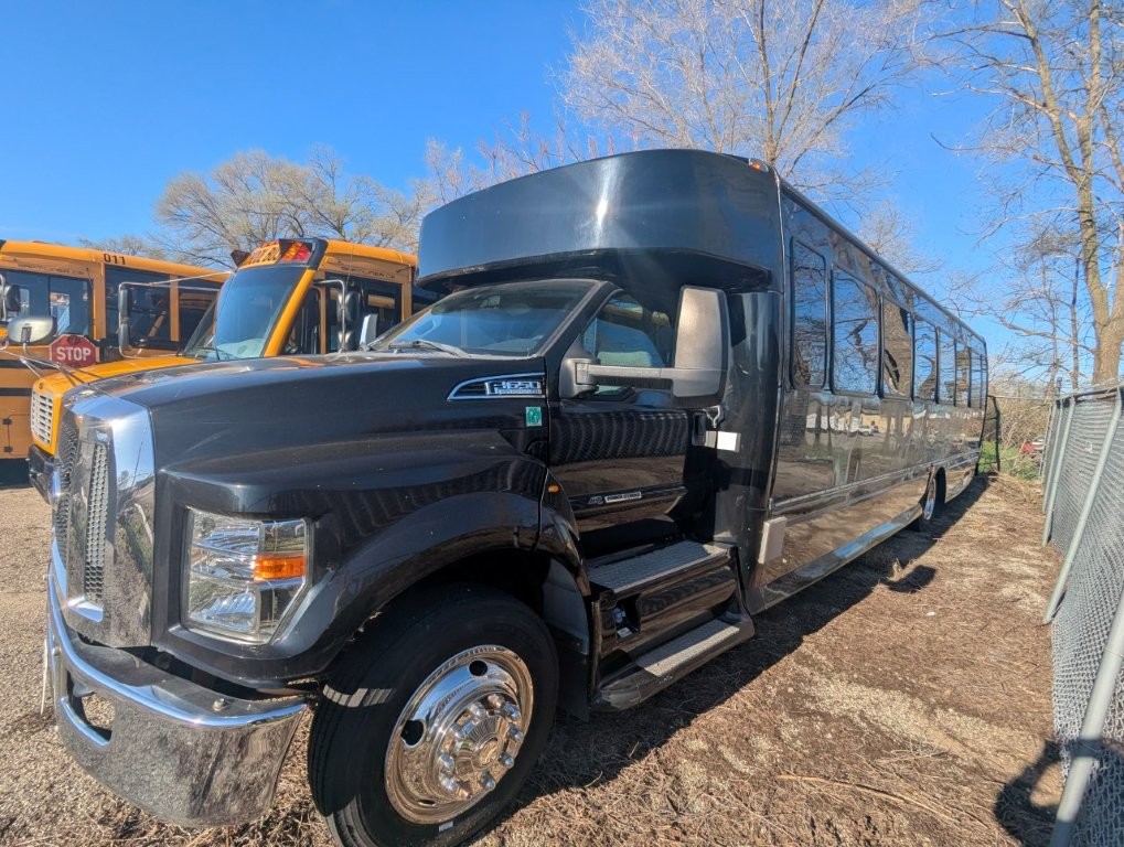 2017 Starcraft Shuttle Bus