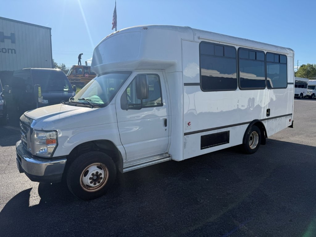 2014 Champion Challenger Shuttle Bus
