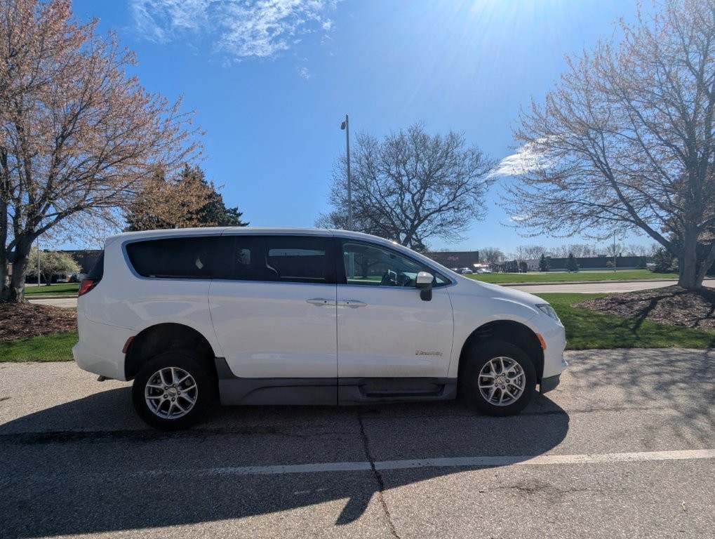 2023 Chrysler Van