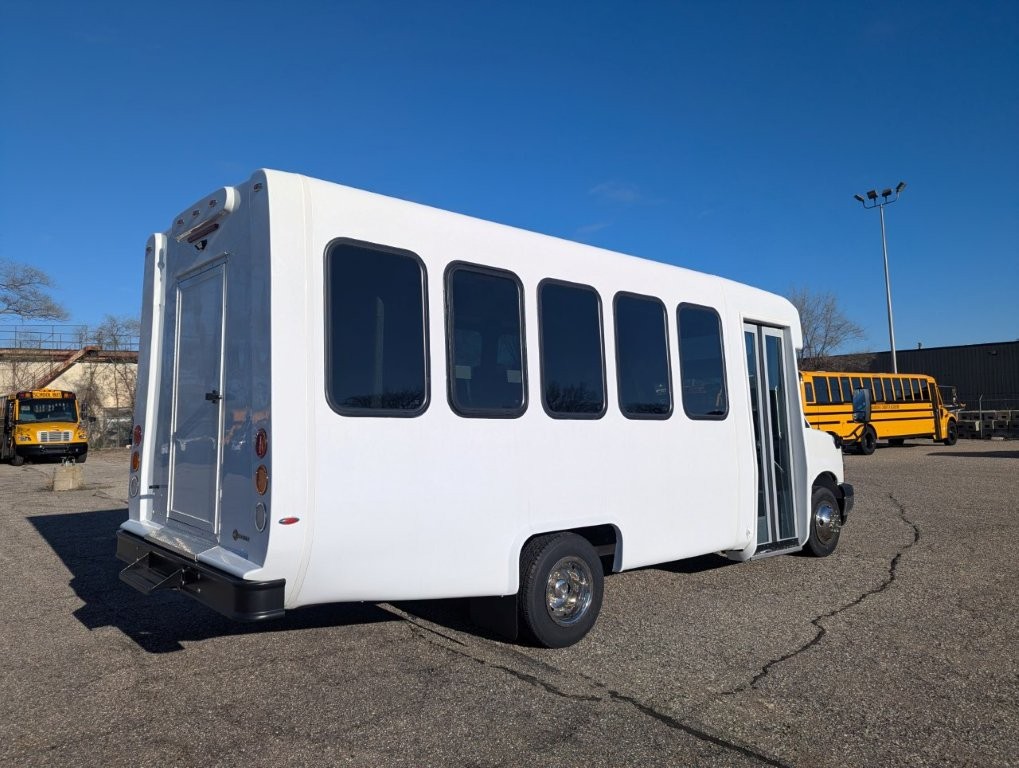 2025 Diamond Shuttle Bus
