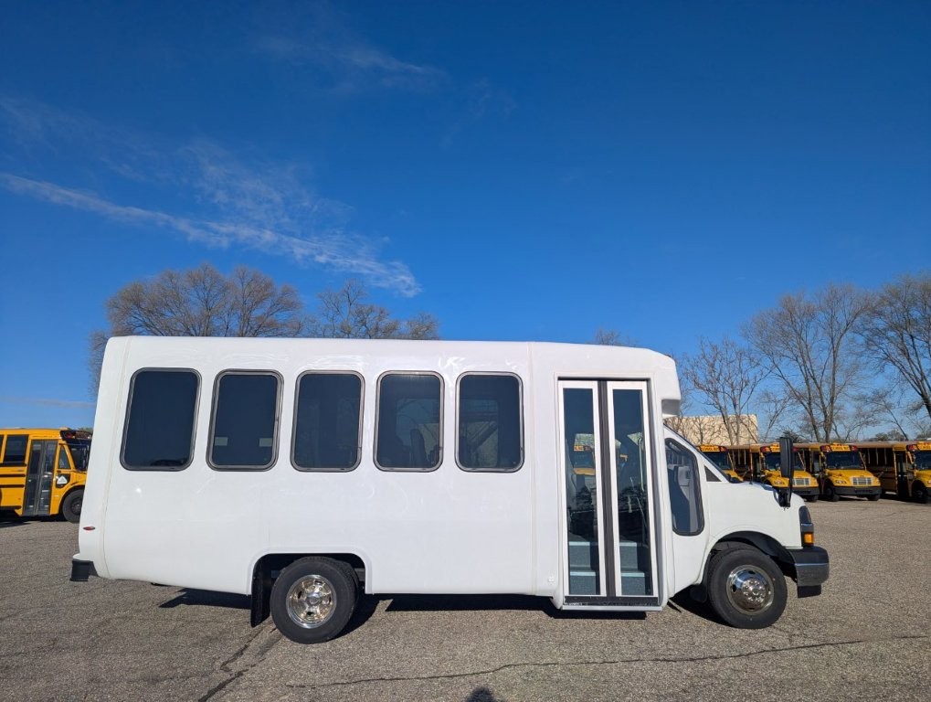 2025 Diamond Shuttle Bus