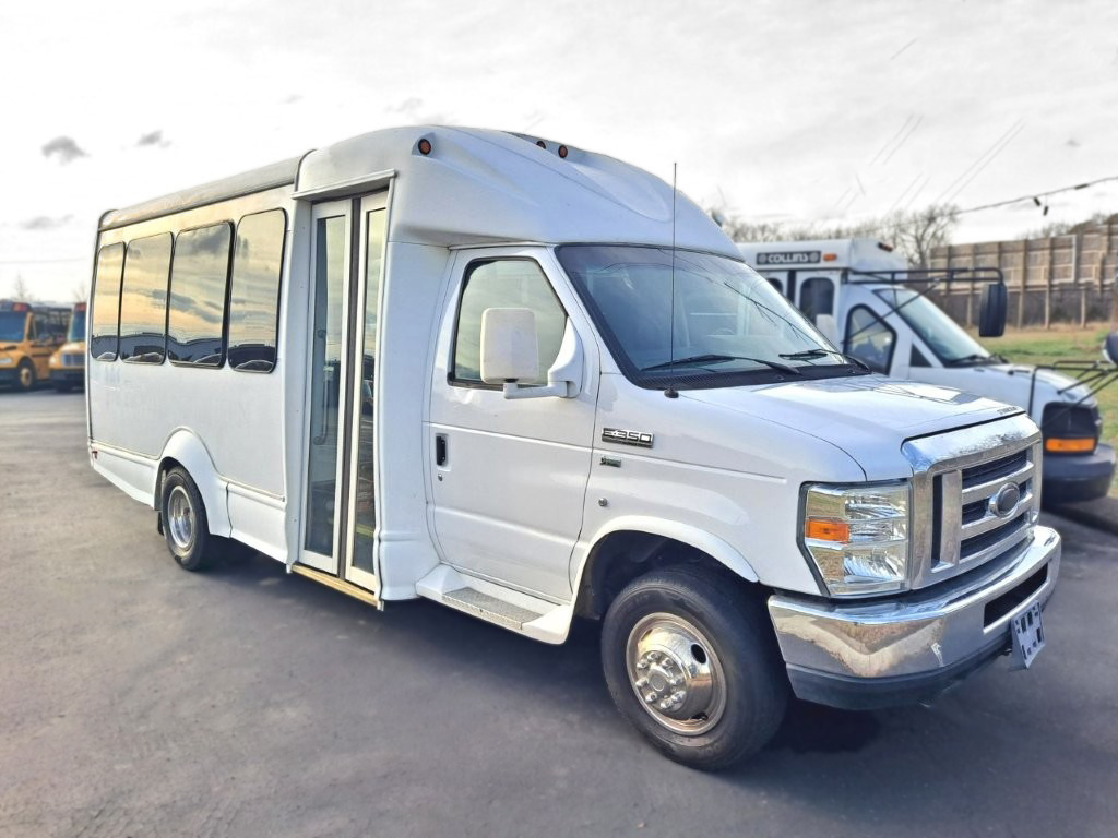 2016 Starcraft Starquest Shuttle Bus