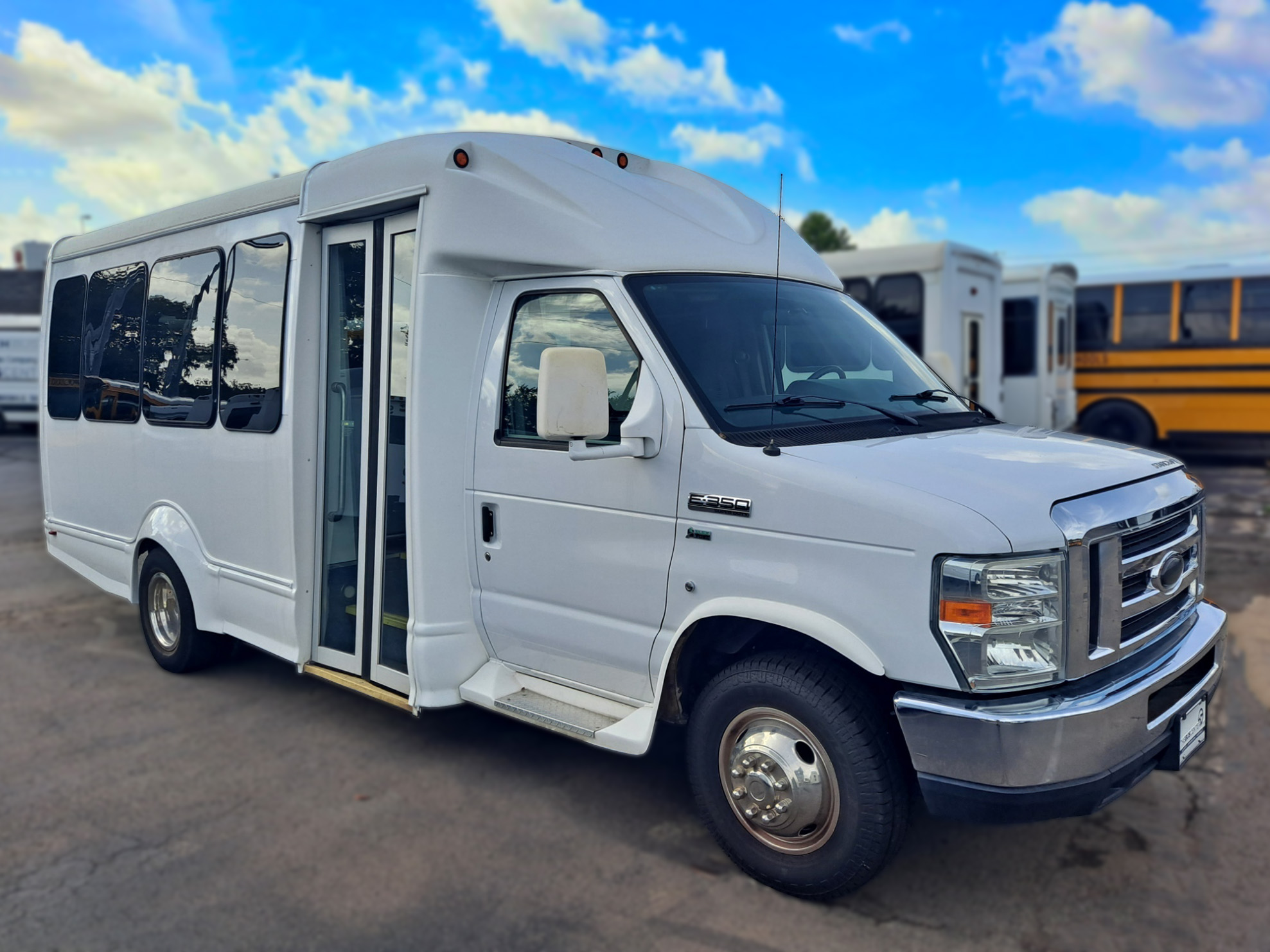 2016 Starcraft Starquest Shuttle Bus