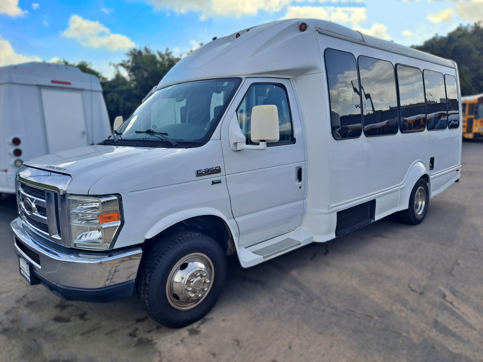 2016 Starcraft Starquest Shuttle Bus