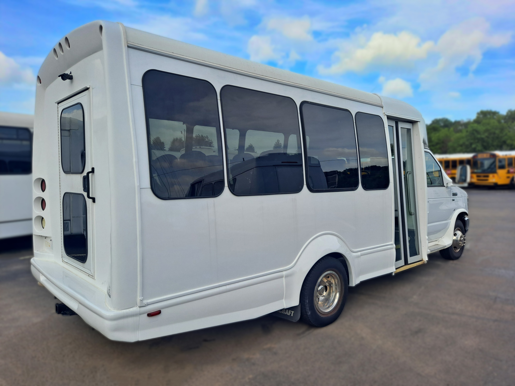 2016 Starcraft Starquest Shuttle Bus